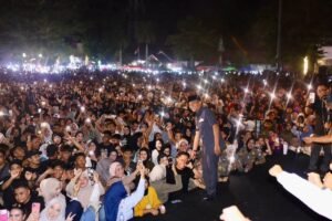 Gau Maraja 2026 Resmi Ditutup, Ribuan Warga Bone Nikmati Malam Penutupan di Lapangan Merdeka 64 Bupati Bone menghadiri Closing Ceremony Gau Maraja 2026 di Lapangan Merdeka Watampone.