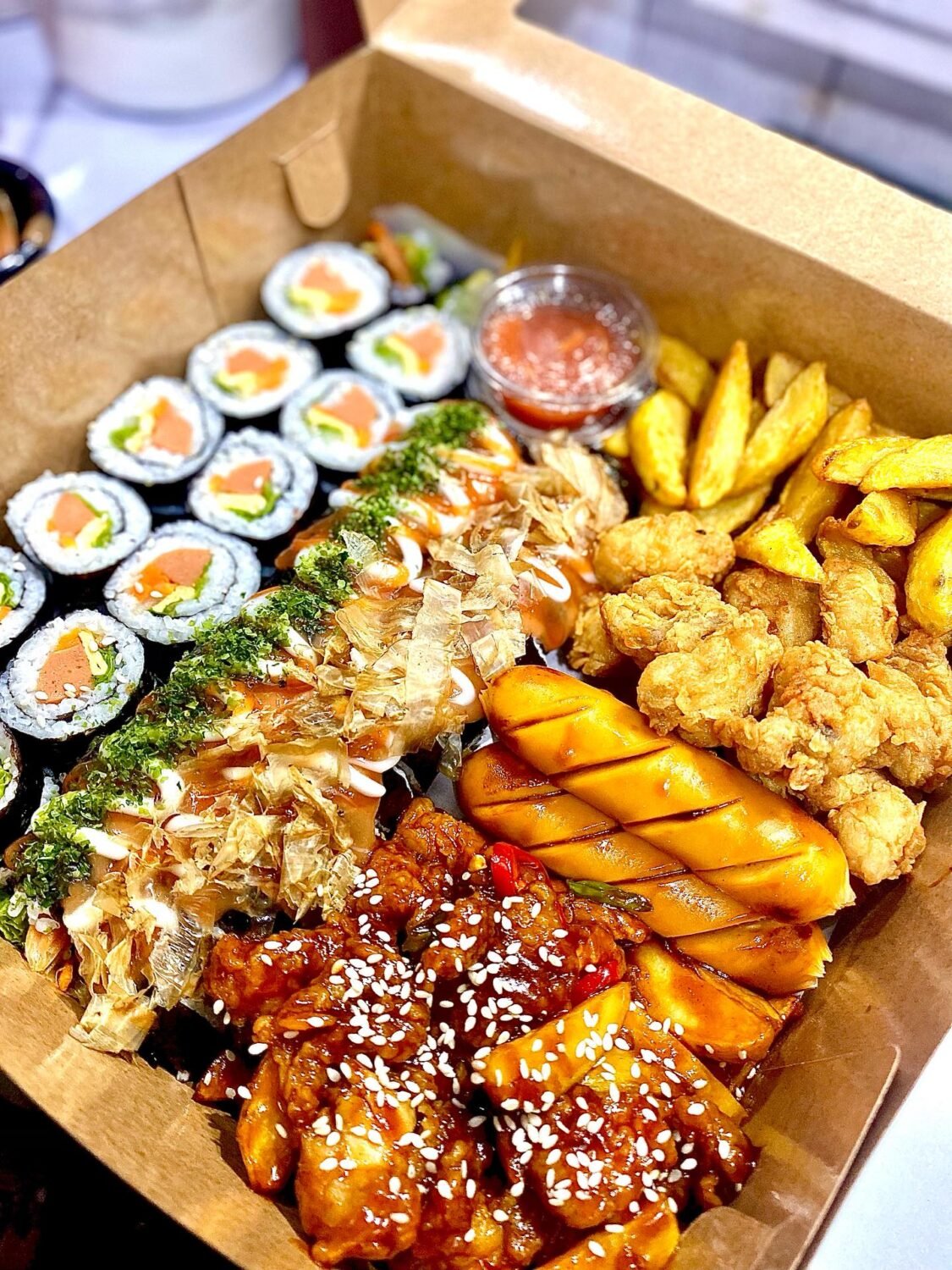 Bisa Makan Mie, Kimbab, hingga Kebab di KakaAde Bone