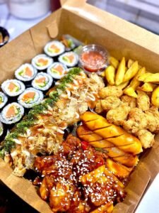 Bisa Makan Mie, Kimbab, hingga Kebab di KakaAde Bone