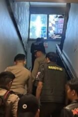Personel Polres Bone melakukan pemeriksaan di lokasi sasaran Operasi Sarang Narkoba di Kabupaten Bone.