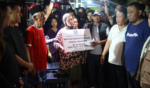 Kebakaran Dua Rumah di Passippo, Bupati Bone Salurkan Bantuan Rp20 Juta dan Bedah Rumah