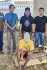 Tim Opsnal III Reskrim Polsek Tanete Riattang bersama terduga pelaku dugaan penganiayaan yang diamankan polisi.