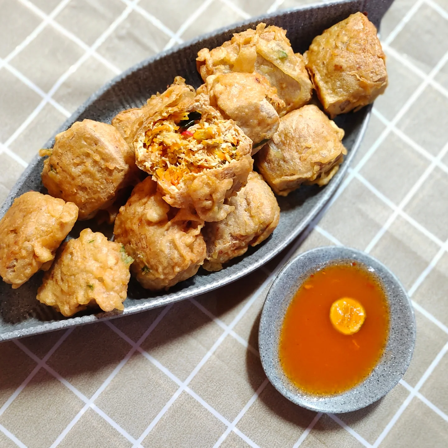 Tooji - Tahu & Minuman