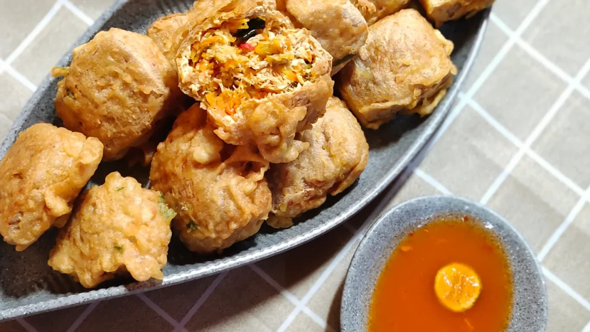 Tooji Bone Manjakan Pelanggan dengan Jajanan Tahu Beragam Isian