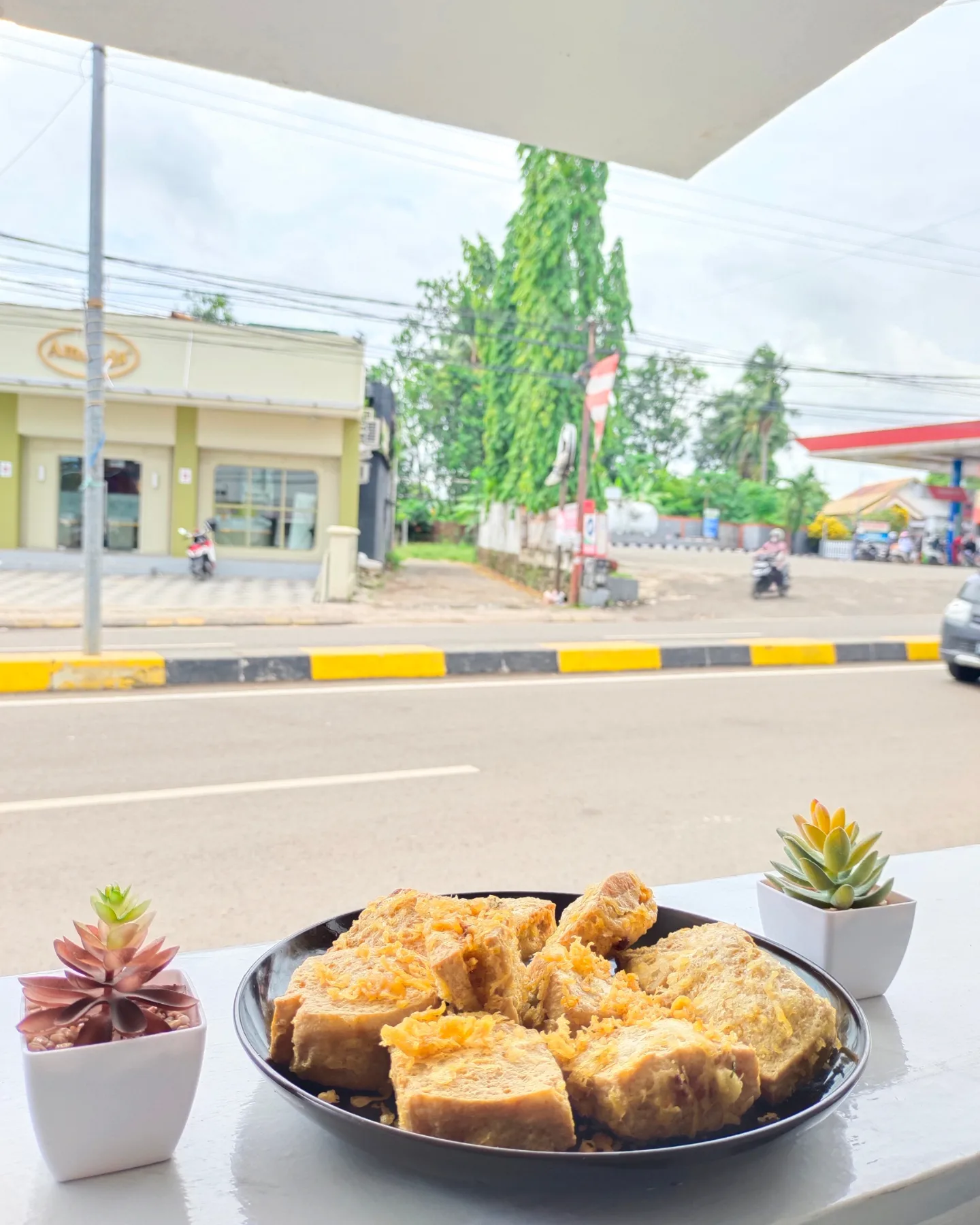 Tooji - Tahu & Minuman