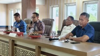 Wakil Bupati Bone Andi Akmal Pasluddin memimpin rapat persiapan PORPROV XVIII Sulawesi Selatan di Kantor Bupati Bone, Kamis 1 Oktober 2026.