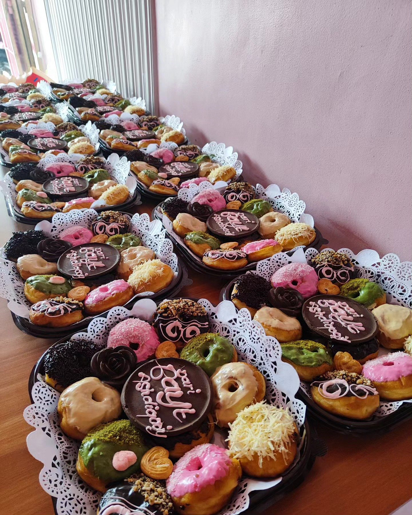 Yuk Intip Ragam Kreasi Manis Ala J'LO Donuts Bone 2 Yuk Intip Ragam Kreasi Manis Ala J'LO Donuts Bone